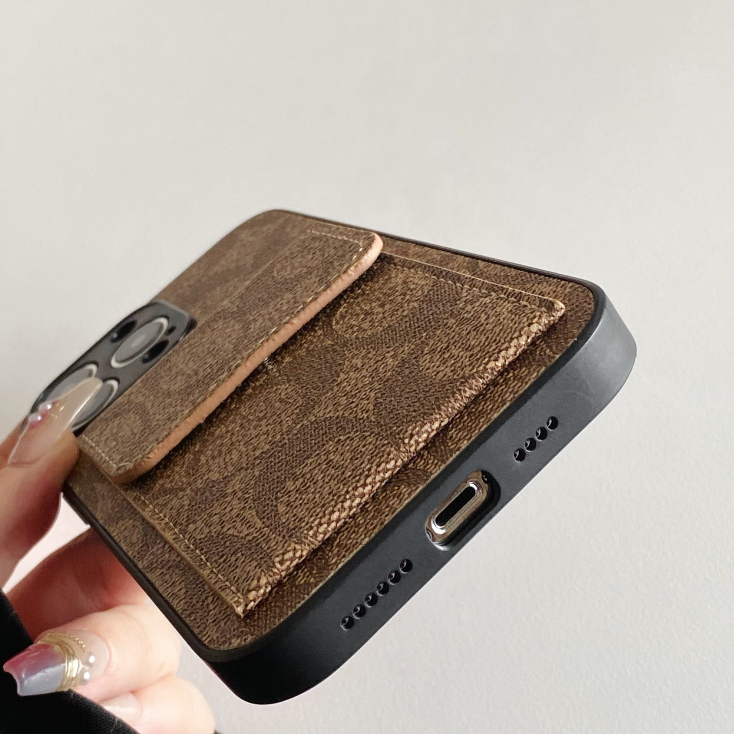 Cás iPhone Clasaiceach Le Sparán Solas Donn-HP240513