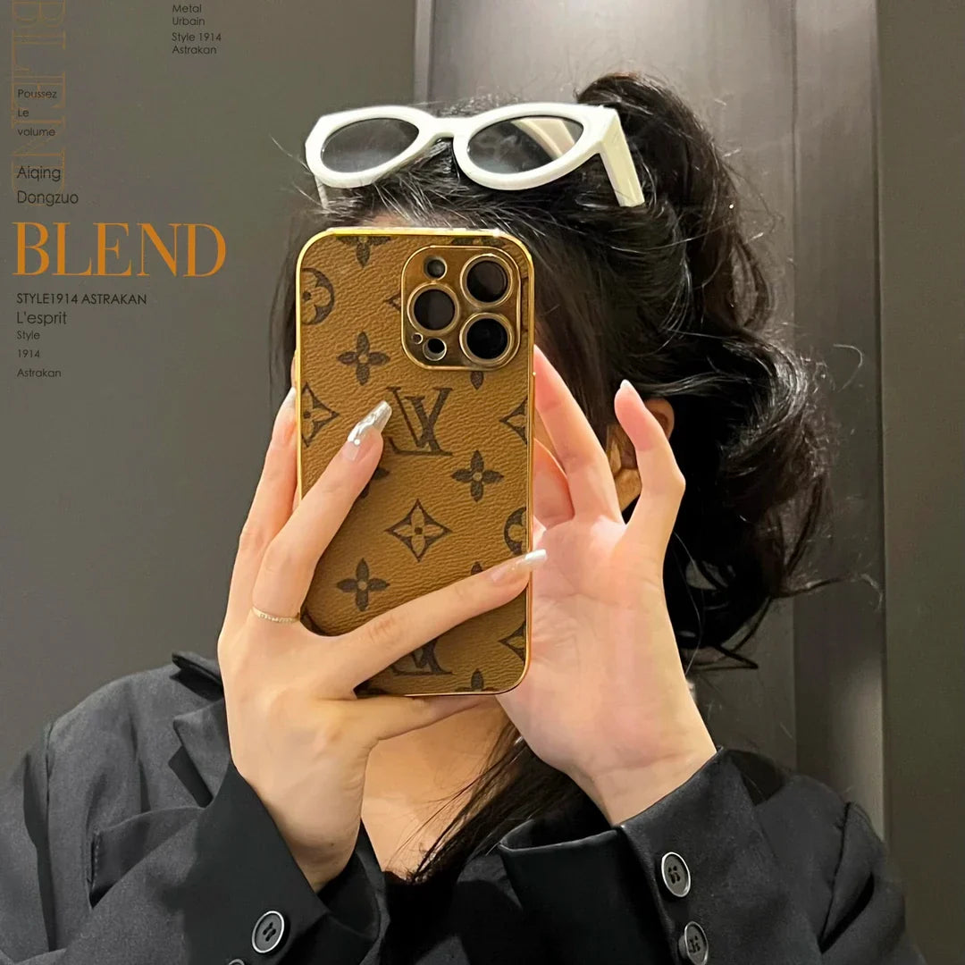 Luxus klasszikus monogramos iPhone tok galvanizált arany élekkel