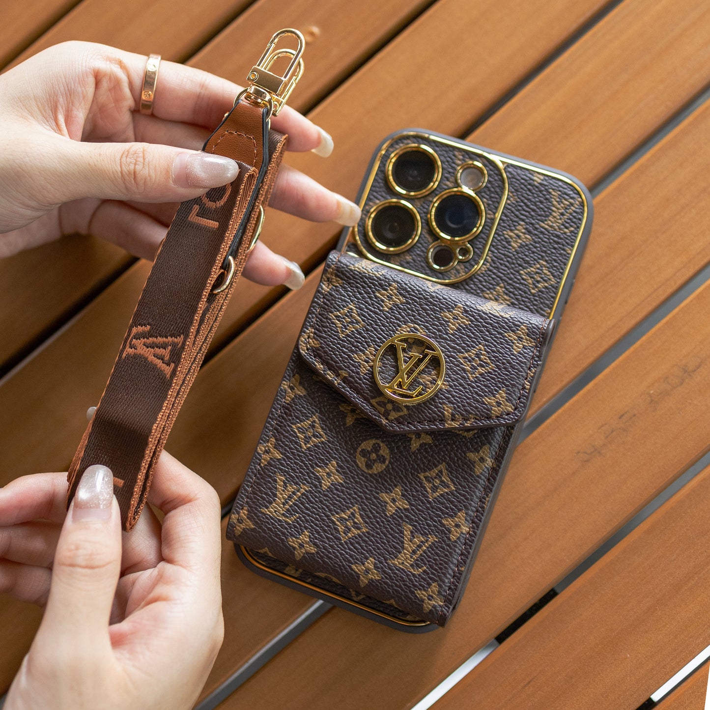 Capa clássica de luxo para iPhone com porta-cartões