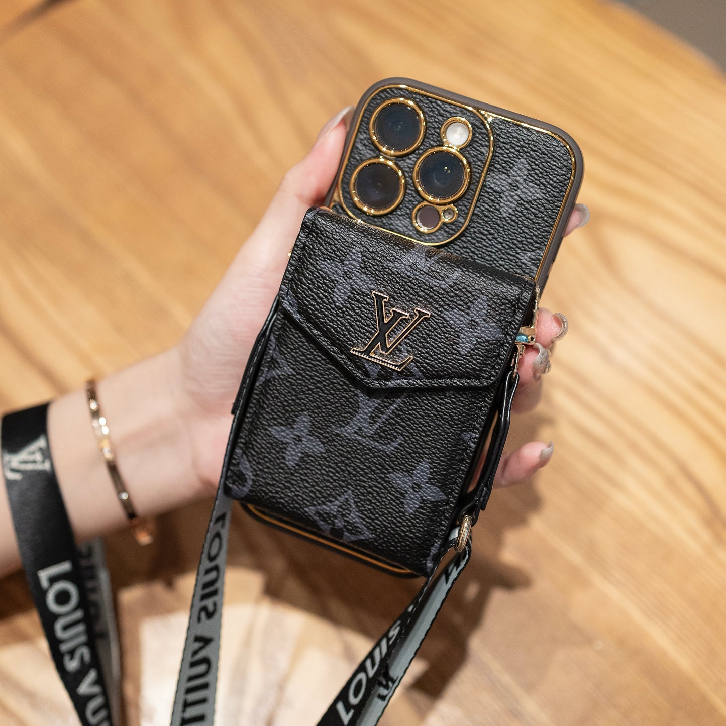 Capa clássica de luxo para iPhone com porta-cartões