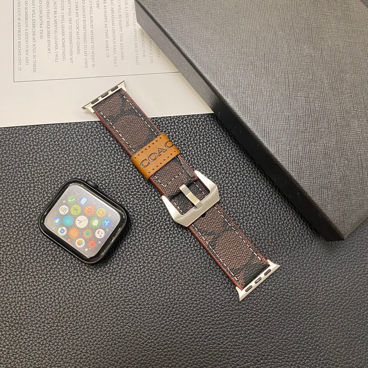 Leather Coach Apple Watch Band Mørk brun-YHK244221710