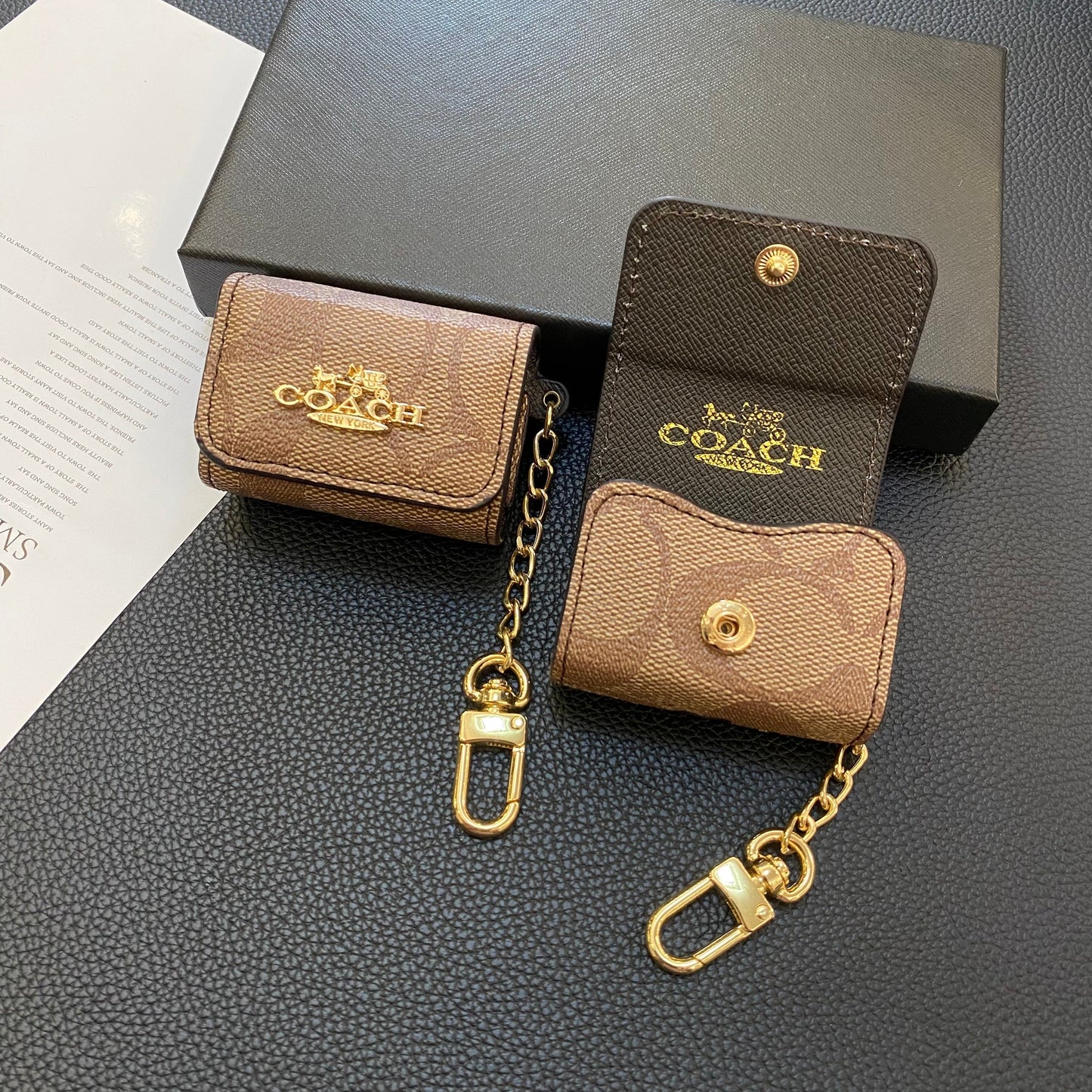 Luxury Coach AirPods deksler Lysebrun-LGK240425