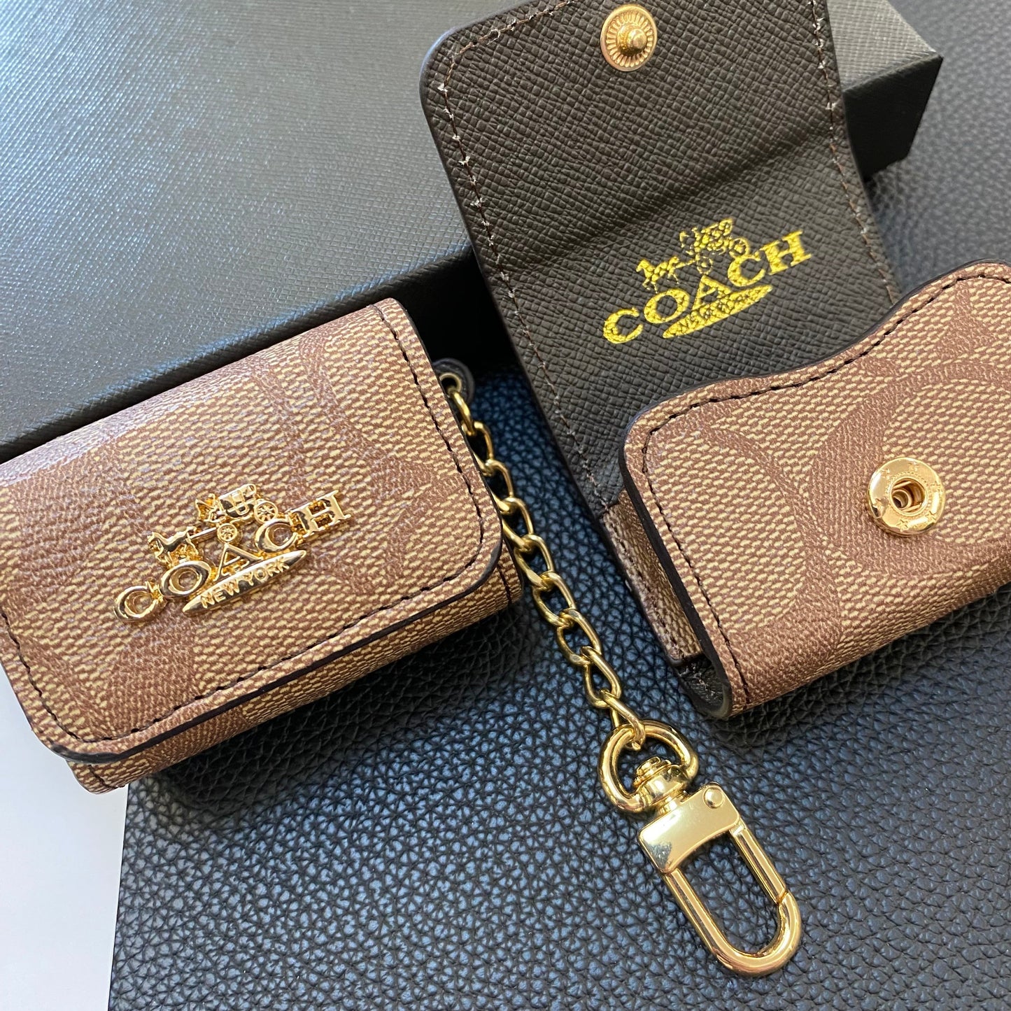 Luxury Coach AirPods deksler Lysebrun-LGK240425