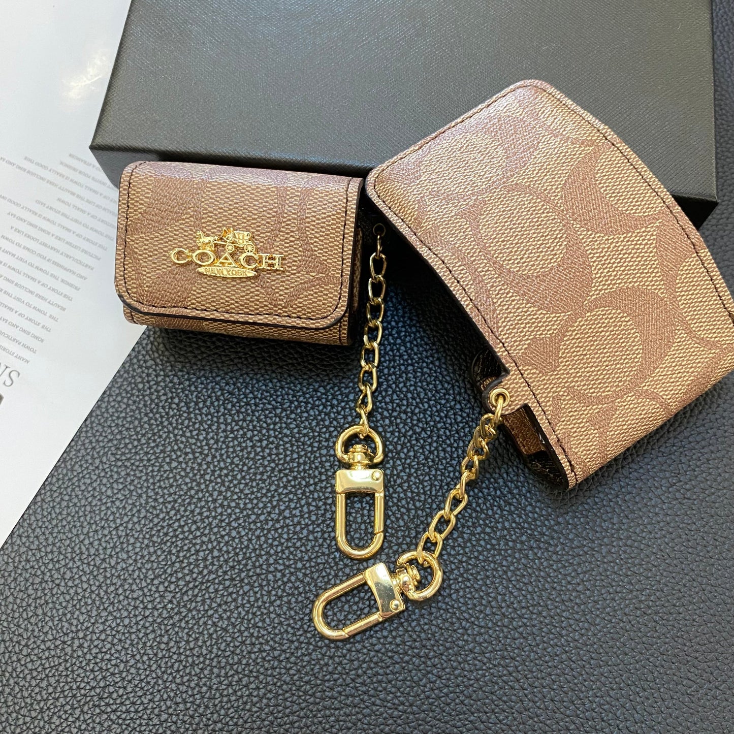 Luxury Coach AirPods deksler Lysebrun-LGK240425