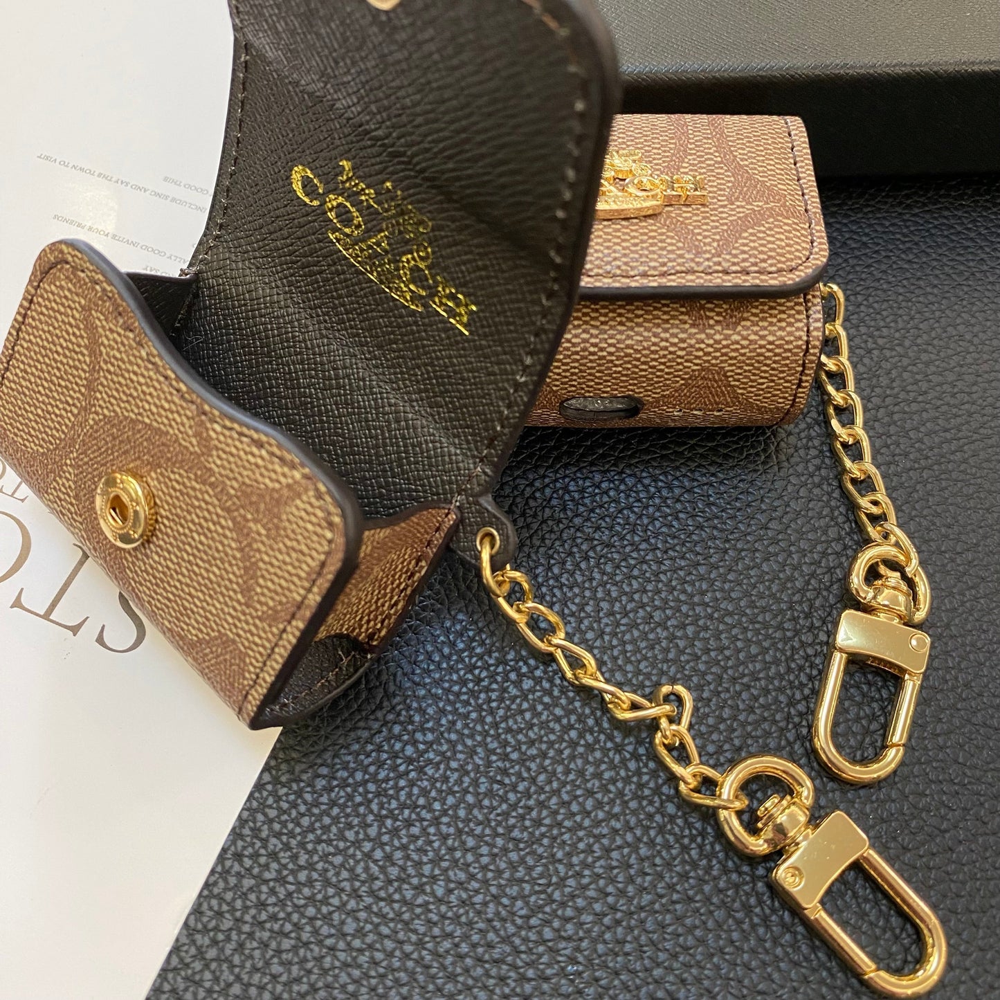 Luxury Coach AirPods deksler Lysebrun-LGK240425