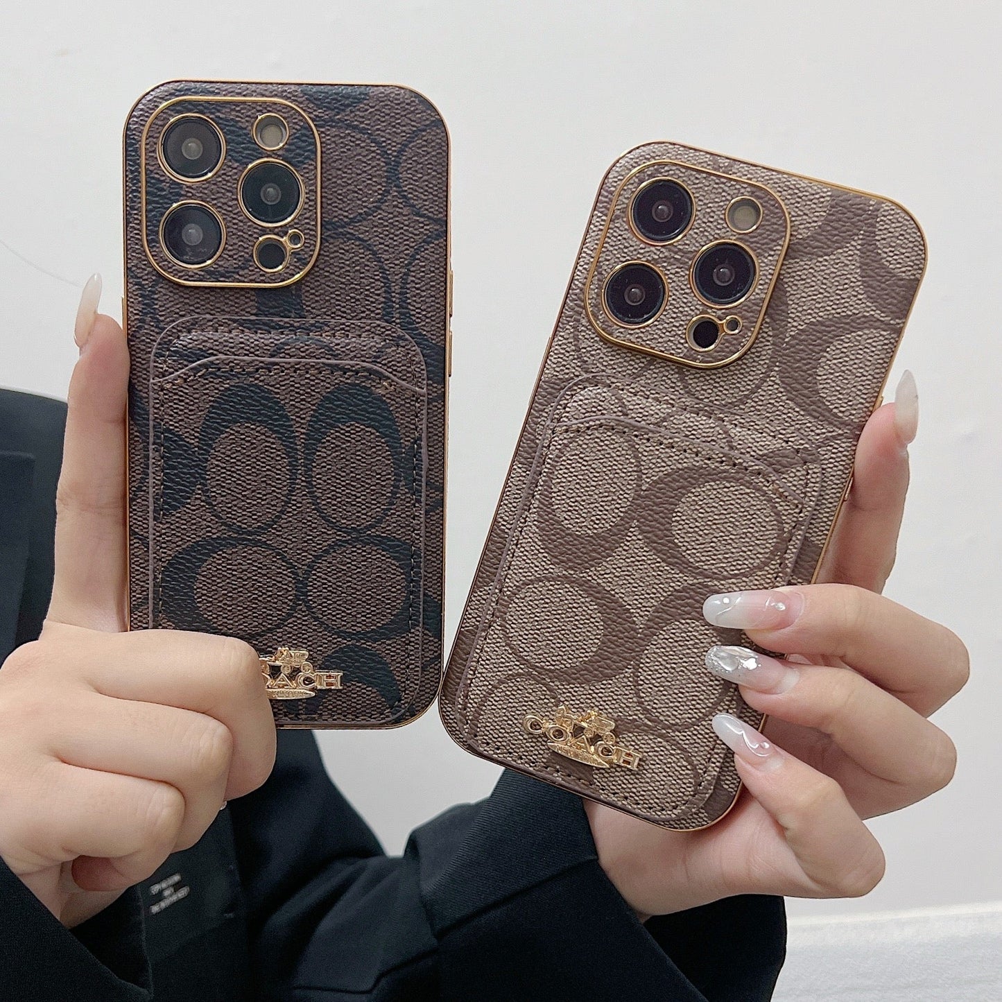 Capa clássica para iPhone com porta-cartões café -KB241651