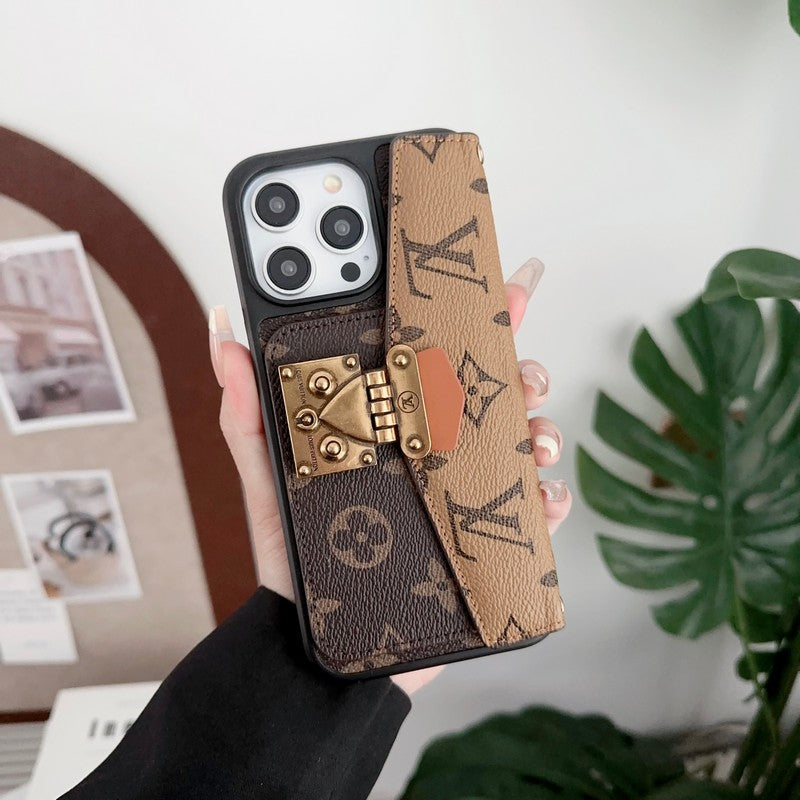 Capa luxuosa para iPhone com corrente porta-cartões