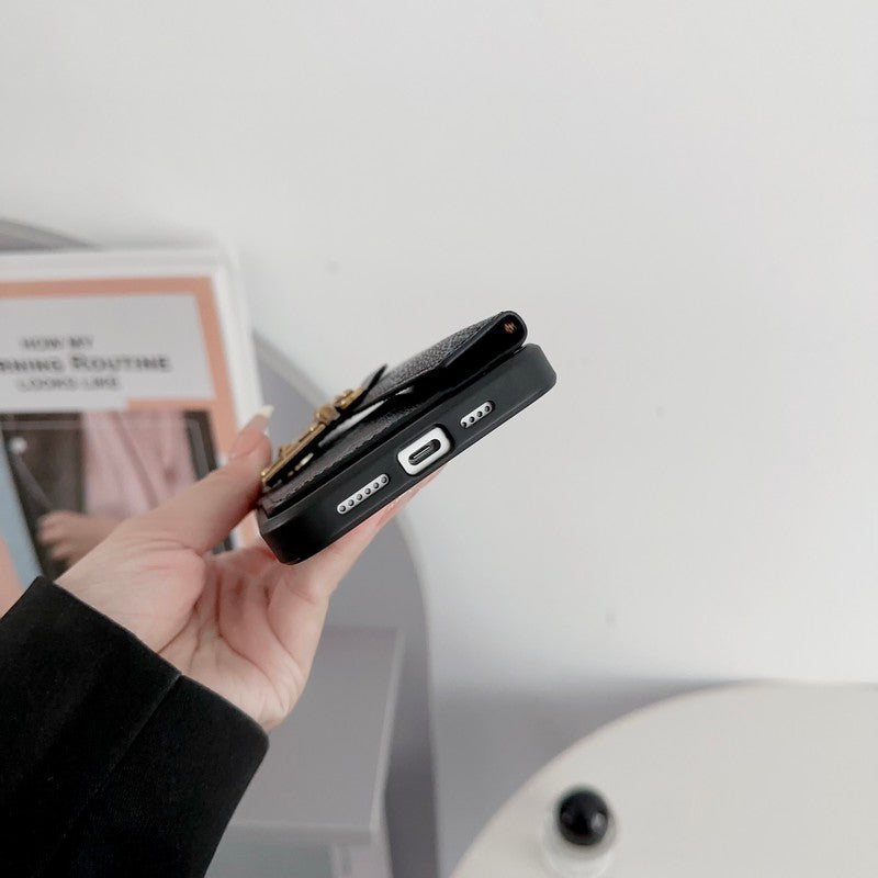 Capa luxuosa para iPhone com corrente porta-cartões