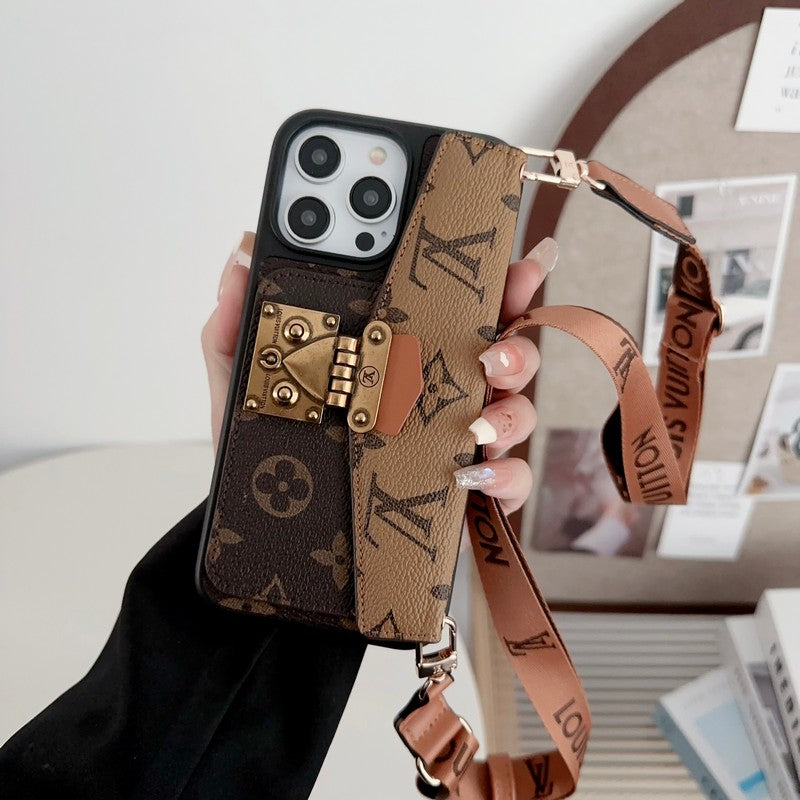 Capa luxuosa para iPhone com corrente porta-cartões