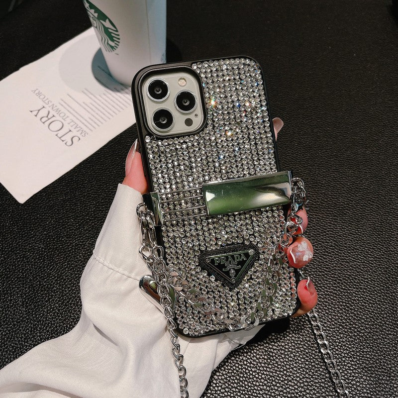 Capa luxuosa para iPhone com corrente crossbody de diamante