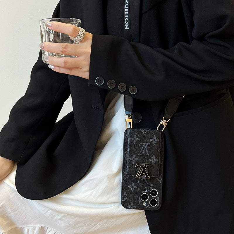 Coque et skin iPhone de luxe avec chaîne de sac à cartes noire