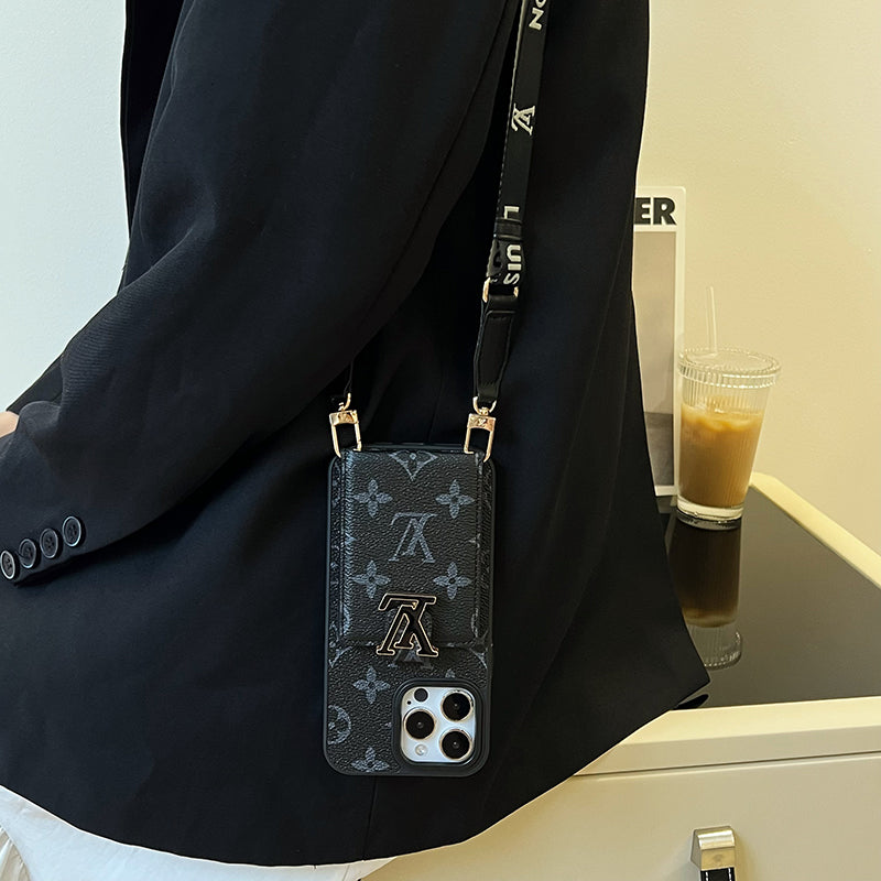 Coque et skin iPhone de luxe avec chaîne de sac à cartes noire