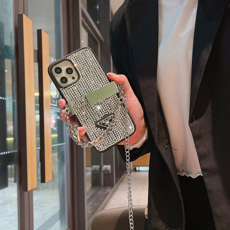 Capa luxuosa para iPhone com corrente crossbody de diamante
