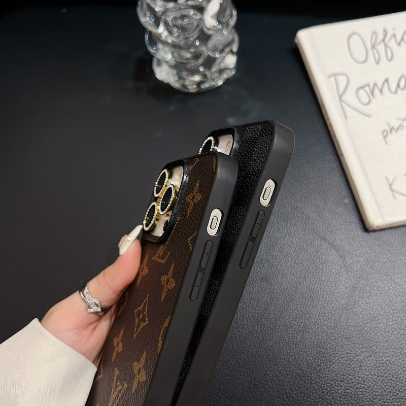 Capa luxuosa de couro com logotipo preto para iPhone
