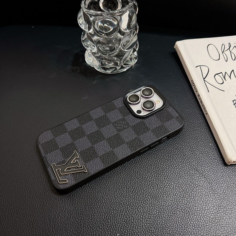 Capa luxuosa de couro com logotipo preto para iPhone