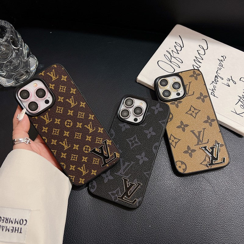 Capa luxuosa de couro com logotipo preto para iPhone