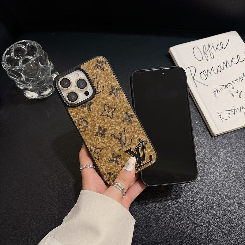 Capa luxuosa de couro com logotipo preto para iPhone