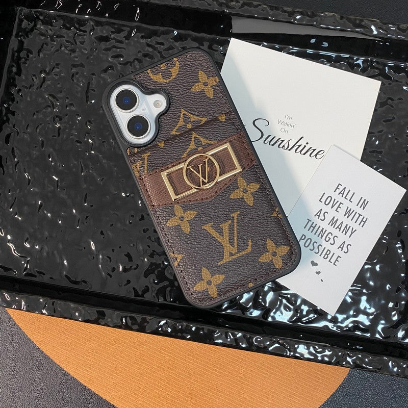 Funda de iPhone con logo dorado y tarjetero de lujo