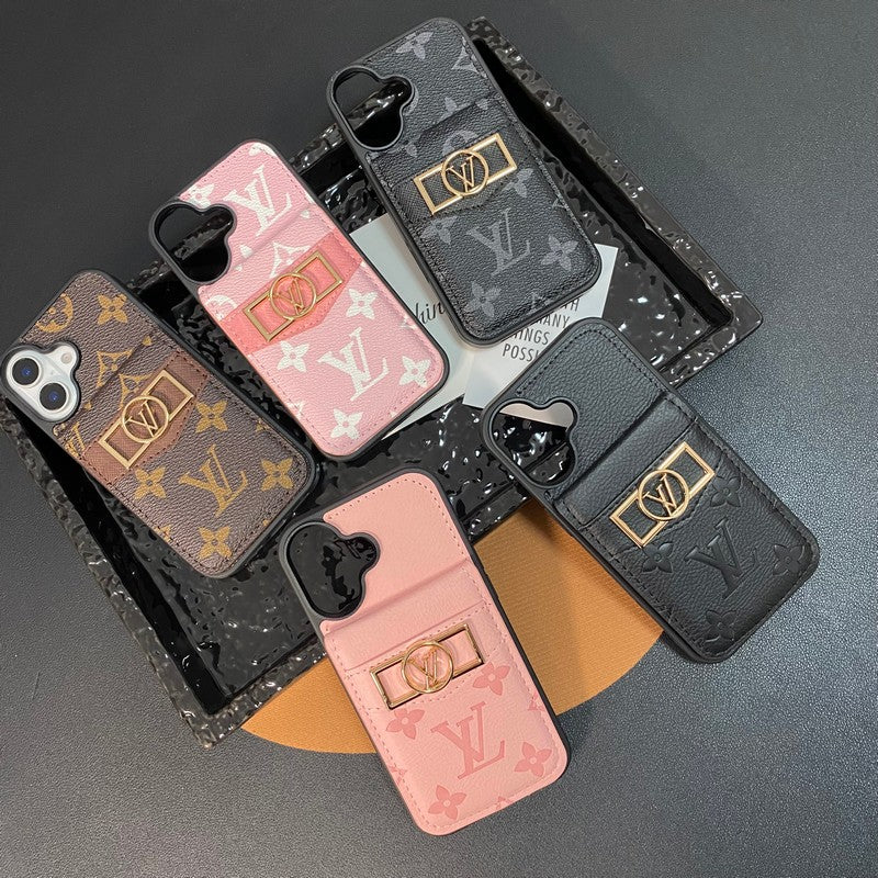 Funda de iPhone con logo dorado y tarjetero de lujo