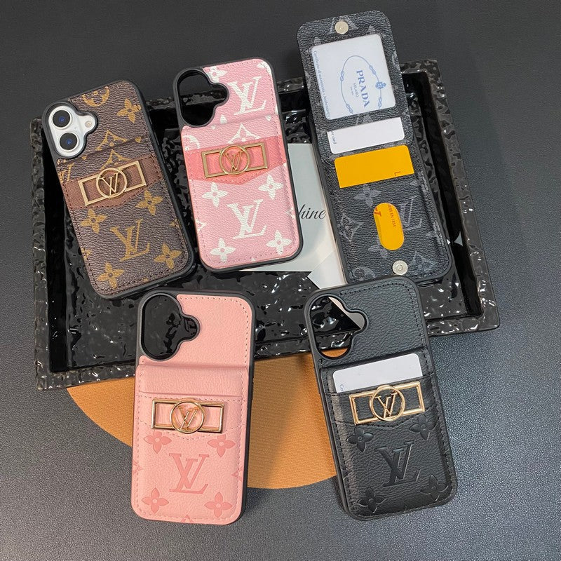 Funda de iPhone con logo dorado y tarjetero de lujo