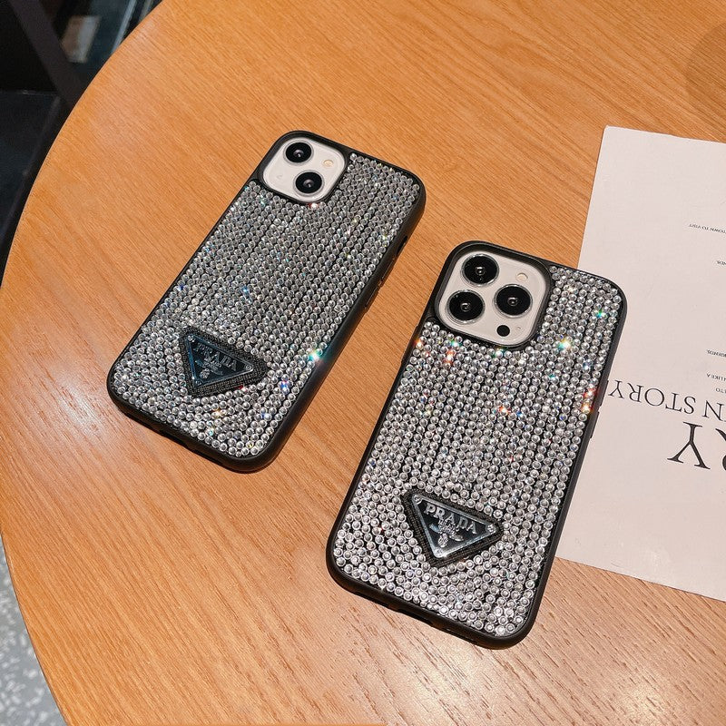 Capa luxuosa para iPhone com corrente crossbody de diamante