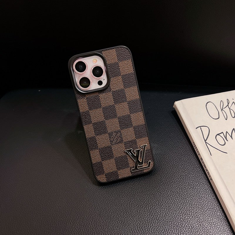 Capa luxuosa de couro com logotipo preto para iPhone