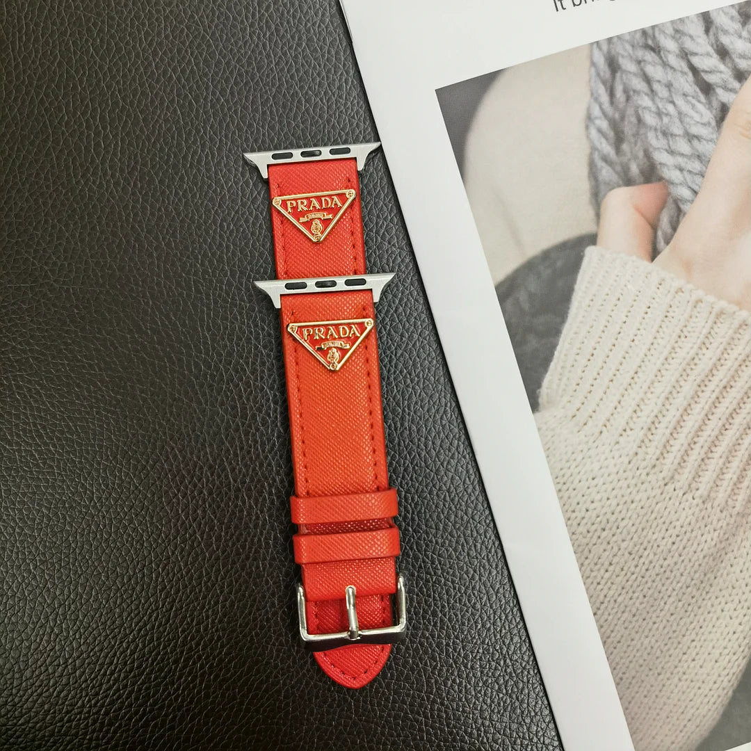 Pulseira de couro com etiqueta de monograma de triângulo duplo para Apple Watch