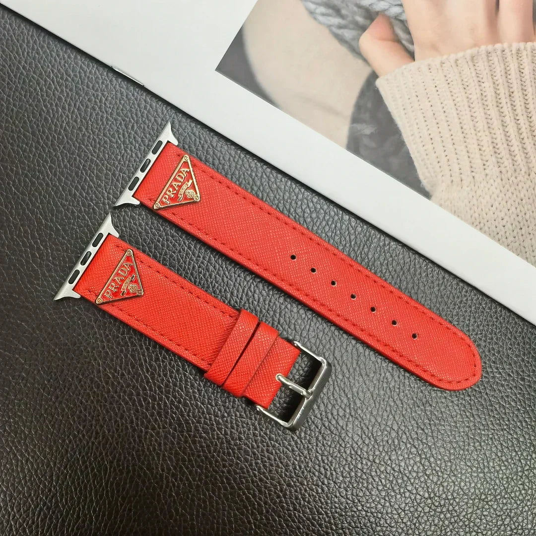 Pulseira de couro com etiqueta de monograma de triângulo duplo para Apple Watch