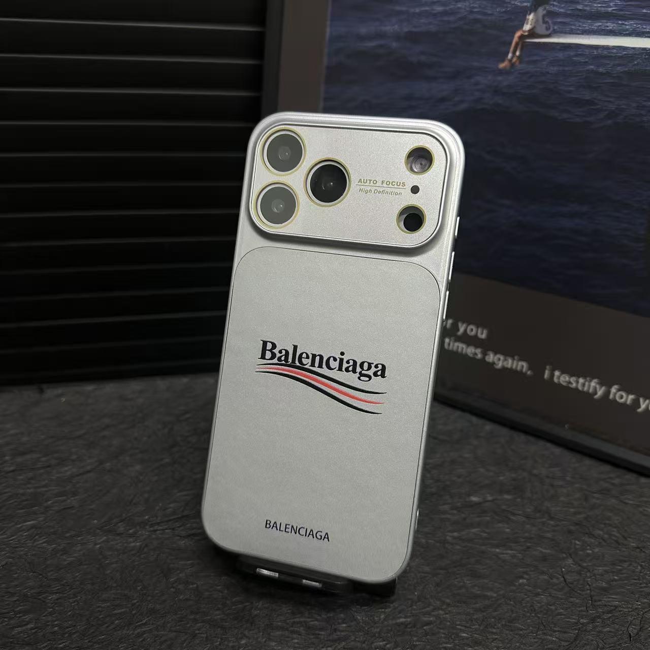 Balenciaga ihlette matt védő iPhone-tok teljes lencsevédelemmel