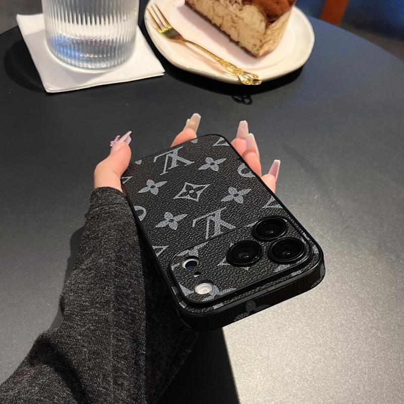 Funda premium para iPhone con textura de cuero y monograma