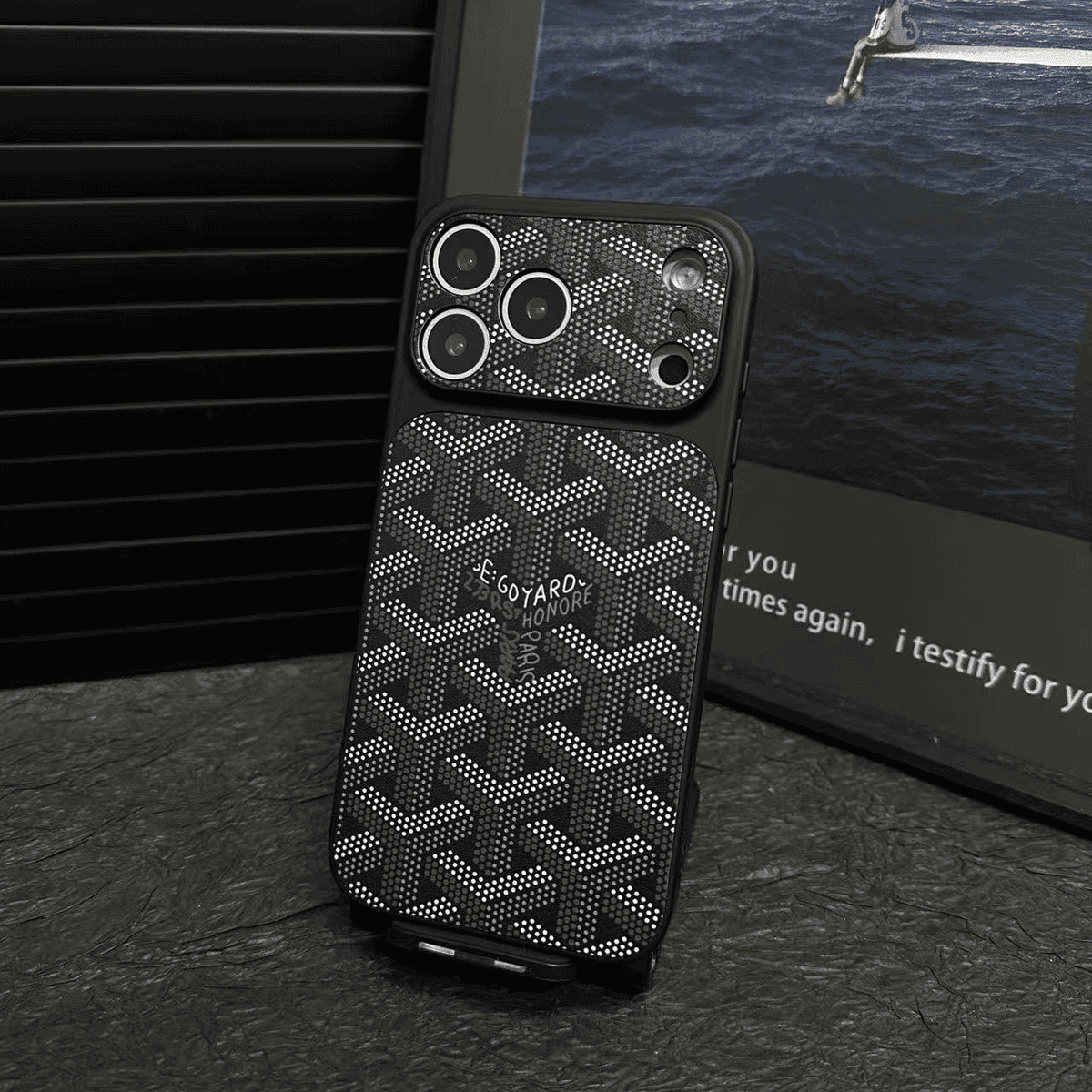 Estuche con textura en relieve elegante G-Y para iPhone