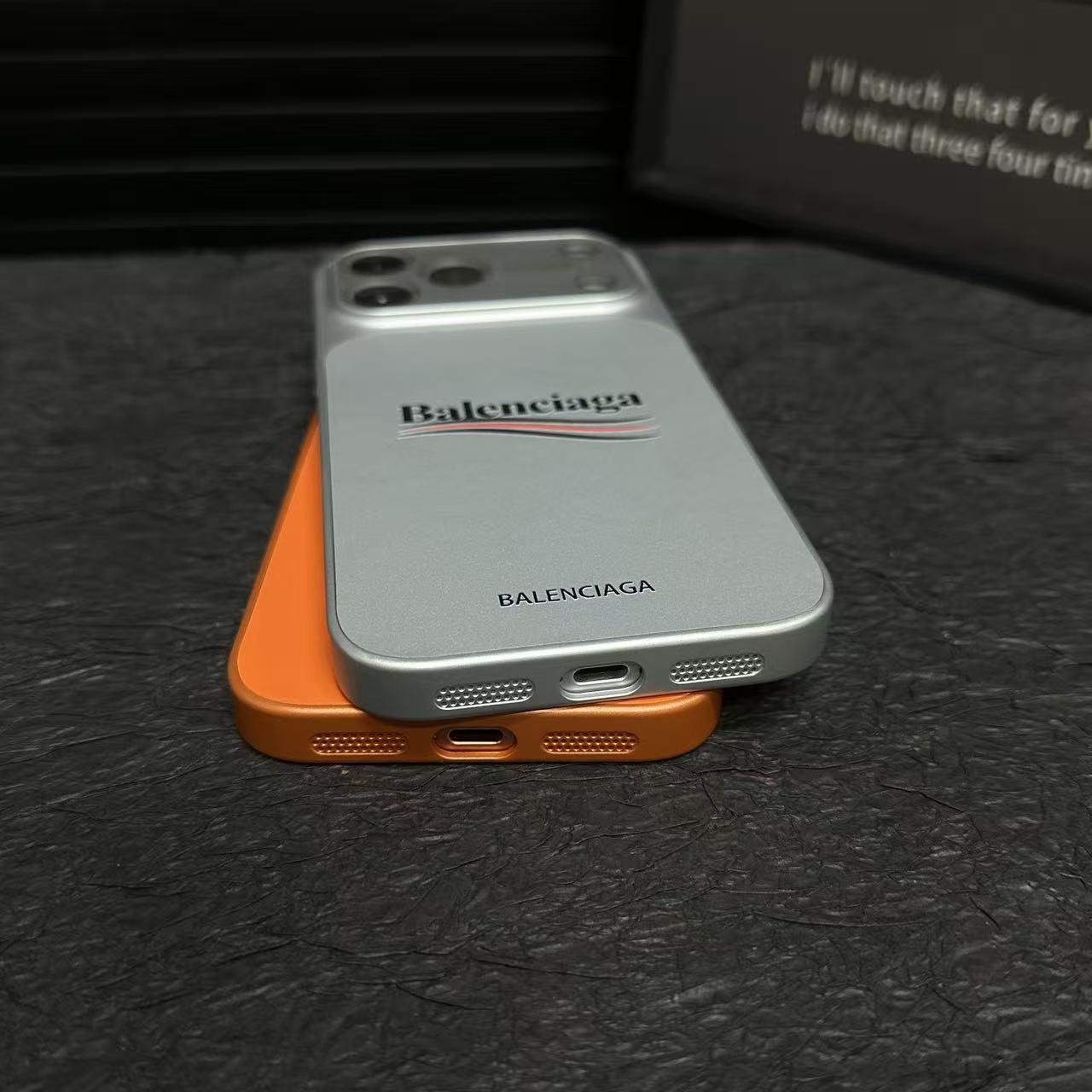 Balenciaga ihlette matt védő iPhone-tok teljes lencsevédelemmel