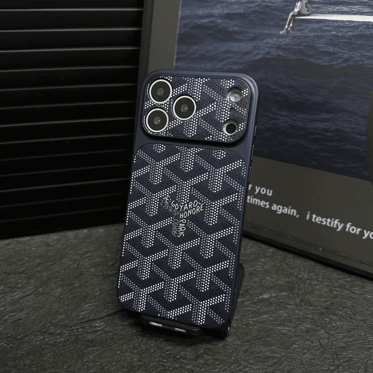 Estuche con textura en relieve elegante G-Y para iPhone