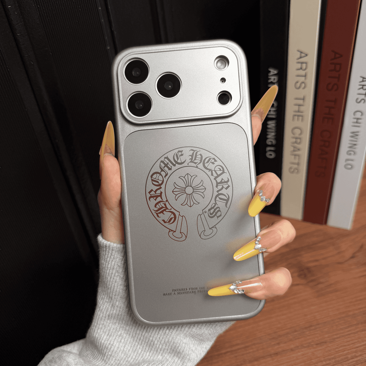 Chrome Hearts suojaava iPhone-kotelo