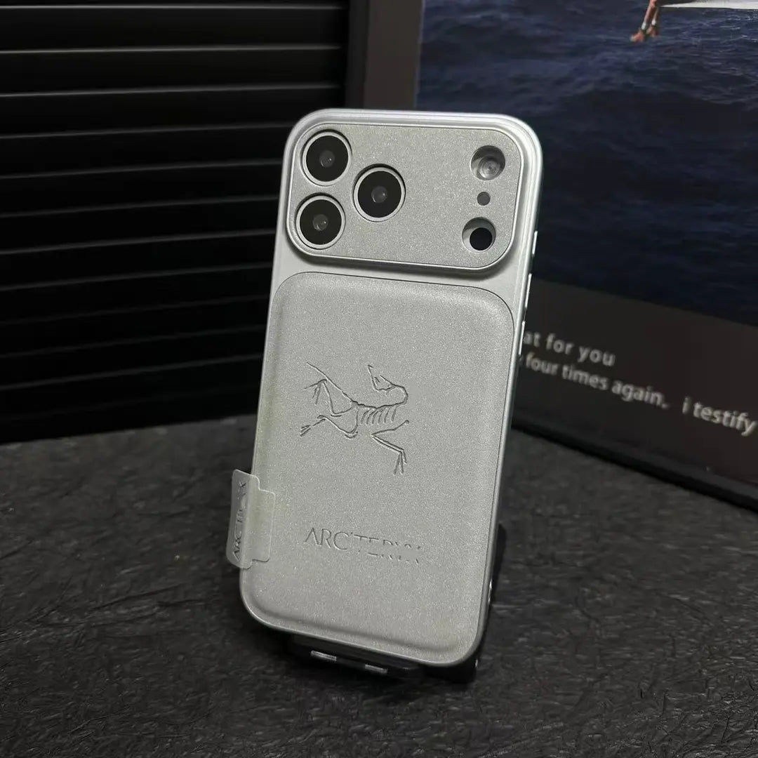 Capa luxuosa para iPhone ao ar livre