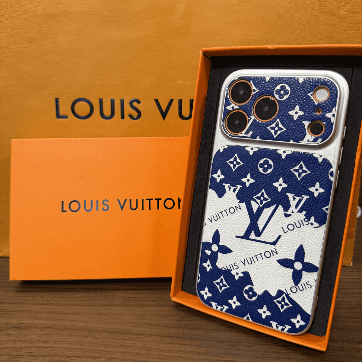 Illustration-Style Monogram Δερμάτινη θήκη για iPhone