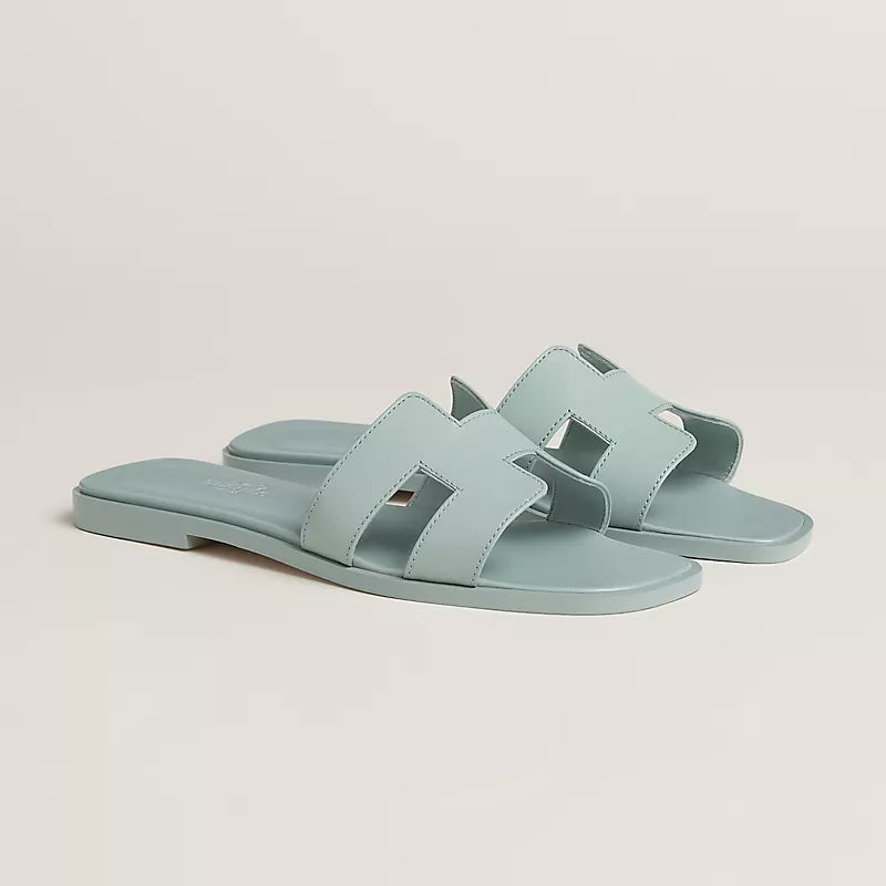 Minimal Dobbel H Logo Slides – Minimal Chic Sandaler