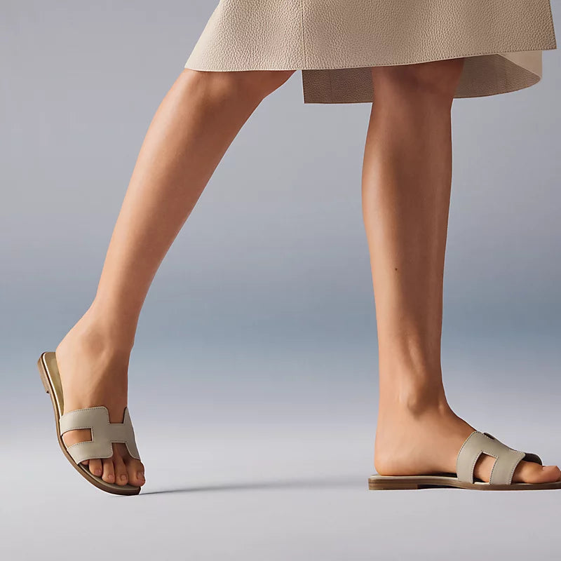 Minimal Dobbel H Logo Slides – Minimal Chic Sandaler